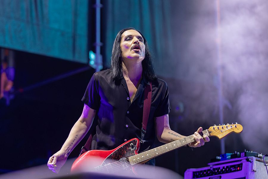 Brian Molko en un momento de la actuación en Noches del Botánico 27/07/2023