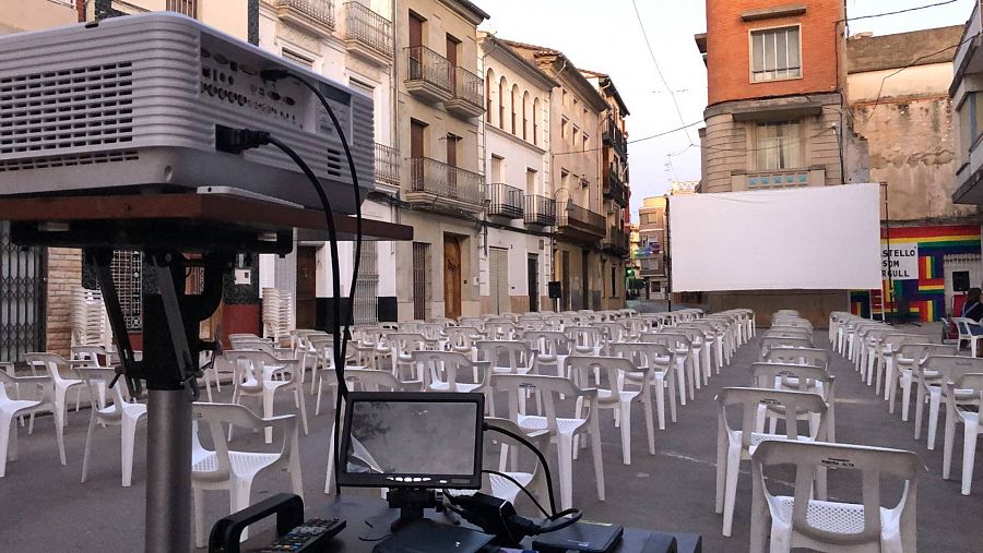 Un cine de verano instalado por Aguilar Cinema