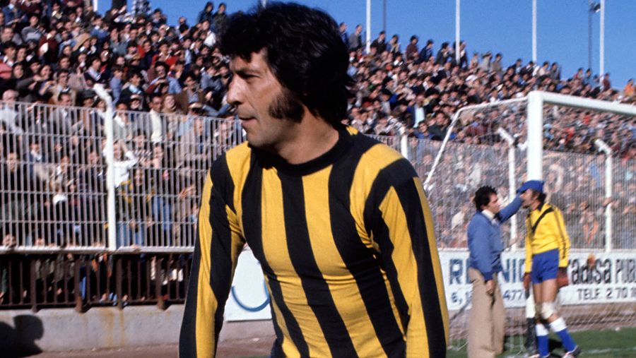 Sancho Gracia de joven, en un partido en fútbol