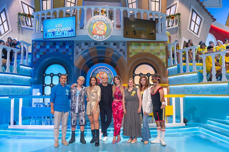 Equipo de 'El Grand Prix del Verano', alcaldes de Los Montesinos y Tineo, Arkano y Belinda Washington