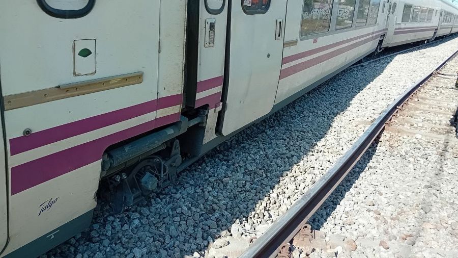 El descarrilament del Talgo ha obligat a interrompre la circulació entre Garraf i Vilanova