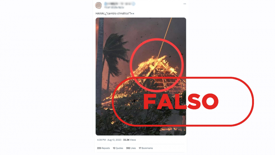 Mensaje de Twitter que comparte como si fuera real la imagen editada digitalmente de una iglesia quemándose en Maui, con el sello Falso en rojo