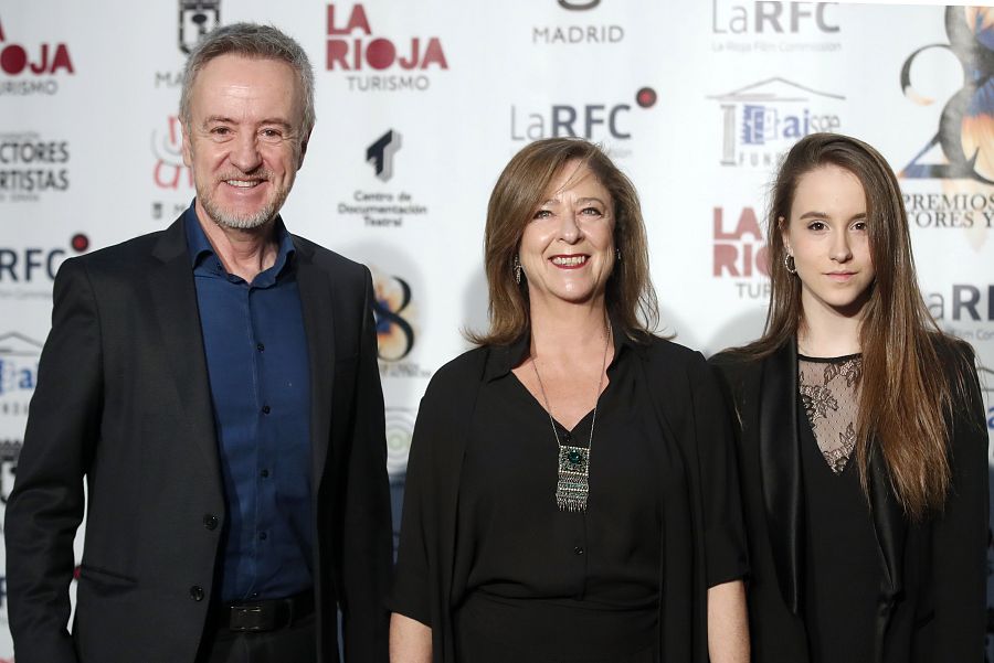 La actriz Elisa Hipólito junto a sus padres Carlos Hipólito y Mapi Sagaseta