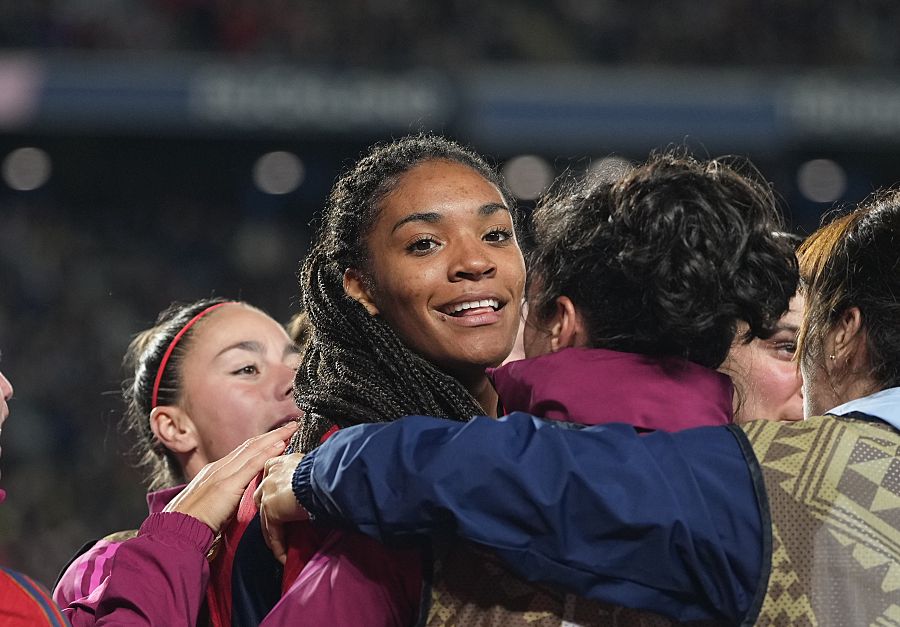 Salma Paralluelo celebrando su gol en la Copa del Mundial 2023