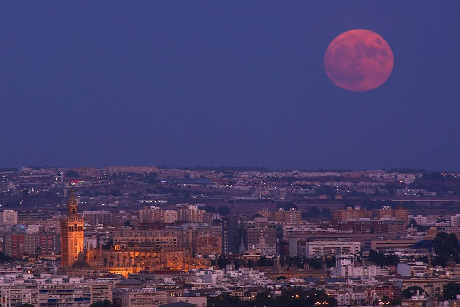 Superluna azul de agosto de 2023: sobre el cielo de Sevilla