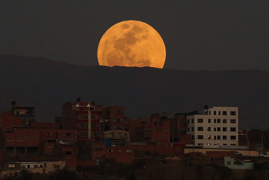 Superluna de agosto de 2023: desde una ladera en la ciudad de La Paz