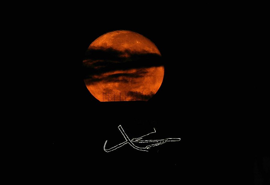 Superluna azul de agosto: luna llena sobre Sana, en Yemen