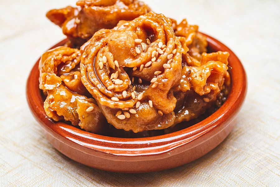 Chuparquía o Chebakia, dulce típico marroquí con forma de flor
