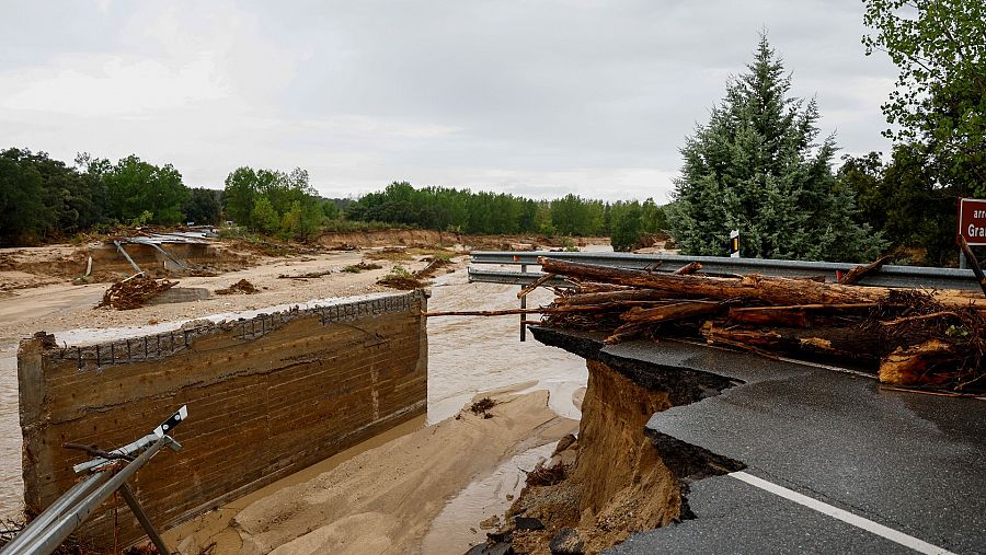 Vista de los daños en los alrededores de Aldea del Fresno en Madrid, este lunes