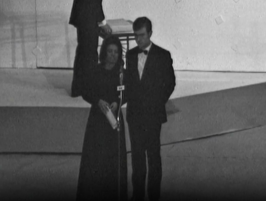 María Teresa Campos presentando el Festival Nacional de Villancicos Nuevos