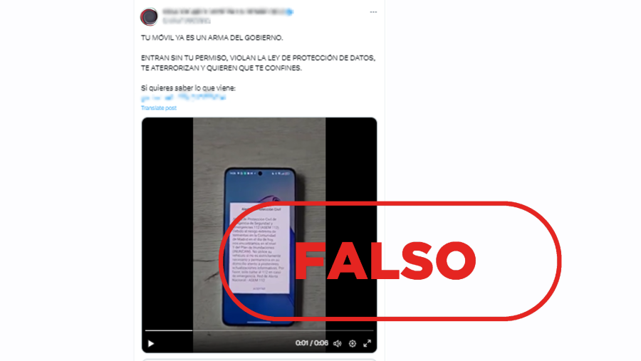 Mensaje que difunde el bulo de que el sistema ES-Alert vulnera la protección de datos con el sello FALSO en rojo