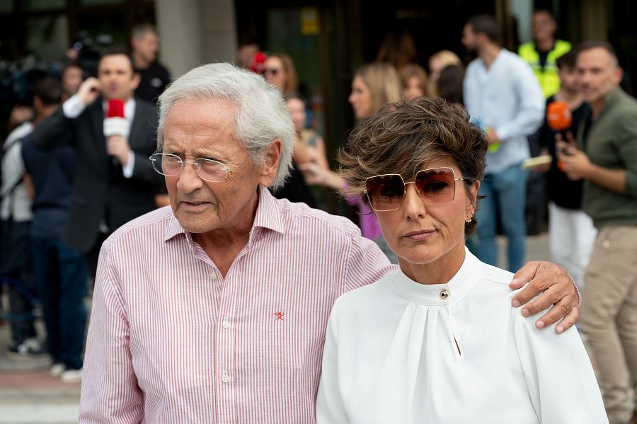 La periodista Sonsoles Ónega junto a su padre, el también periodista Fernando Ónega.