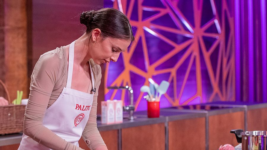 Palito Dominguín cocinando en MasterChef Celebrity
