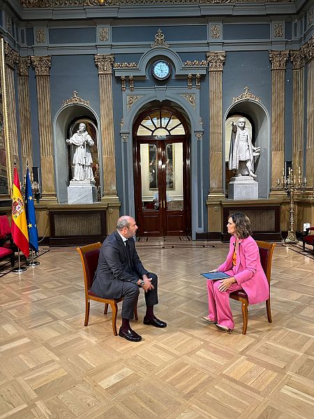 Entrevista de Diana Arias a Pedro Rollán en el Senado.