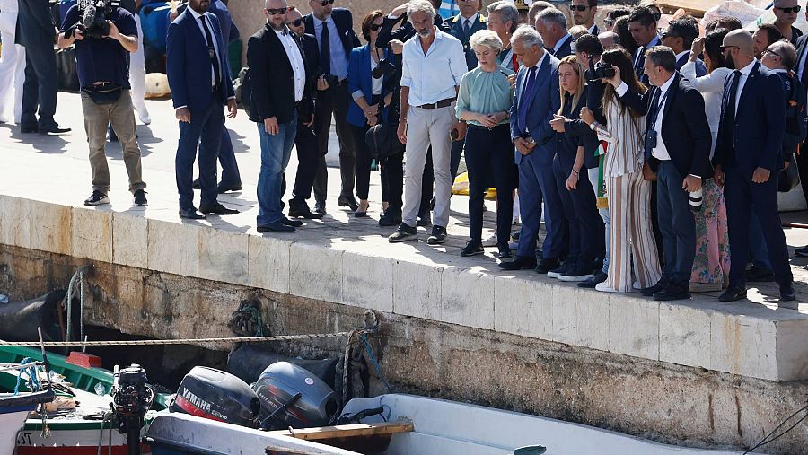 Imagen de la visita de la presidenta de Ursula Von Der Leyen a la isla italiana de Lampedusa
