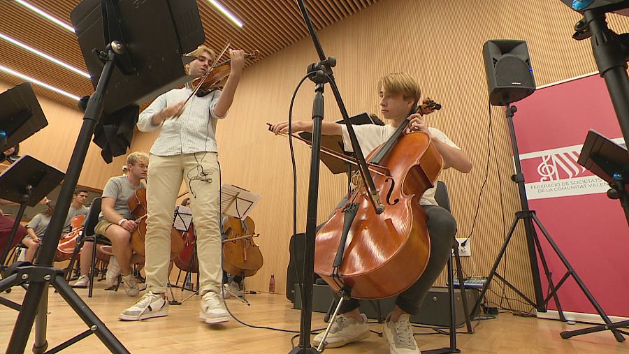 Los Violincheli Brothers acompañan a la Joven Orquesta de la FSMCV