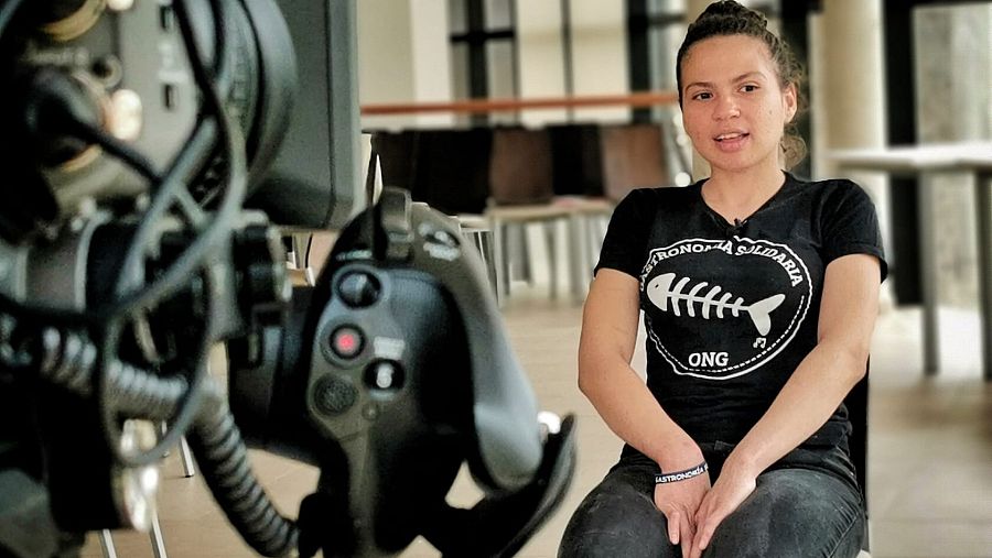 Claudia, alumna del proyecto de la ONG Gastronomía Solidaria.