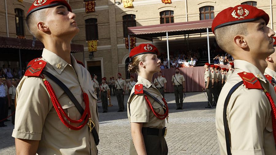 La princesa con sus compañeros durante la ceremonia