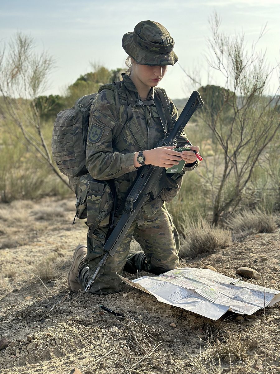 Se filtran las imágenes que sacuden a Zarzuela: Leonor en la primera línea  del entrenamiento militar