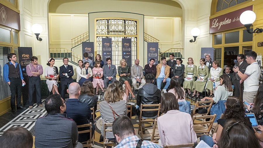  Rueda de prensa para presentar 'Salón de té La Moderna' en los platós donde se graba