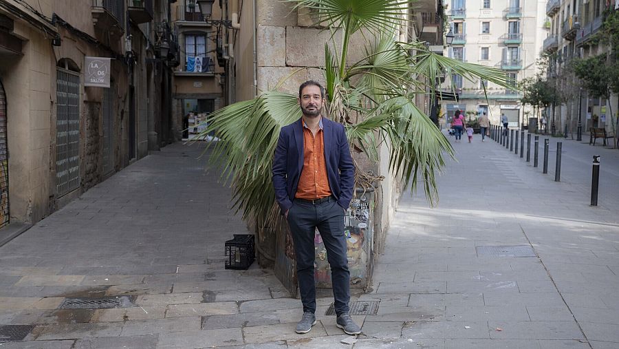 Pere Estupinyà a un carrer de Barcelona, li apassiona la divulgació científica