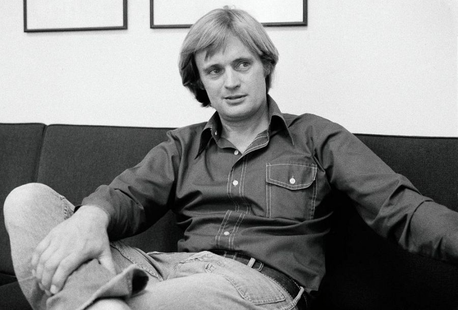 David McCallum durante una entrevista en los estudios de la NBC en Nueva York, en 1975.