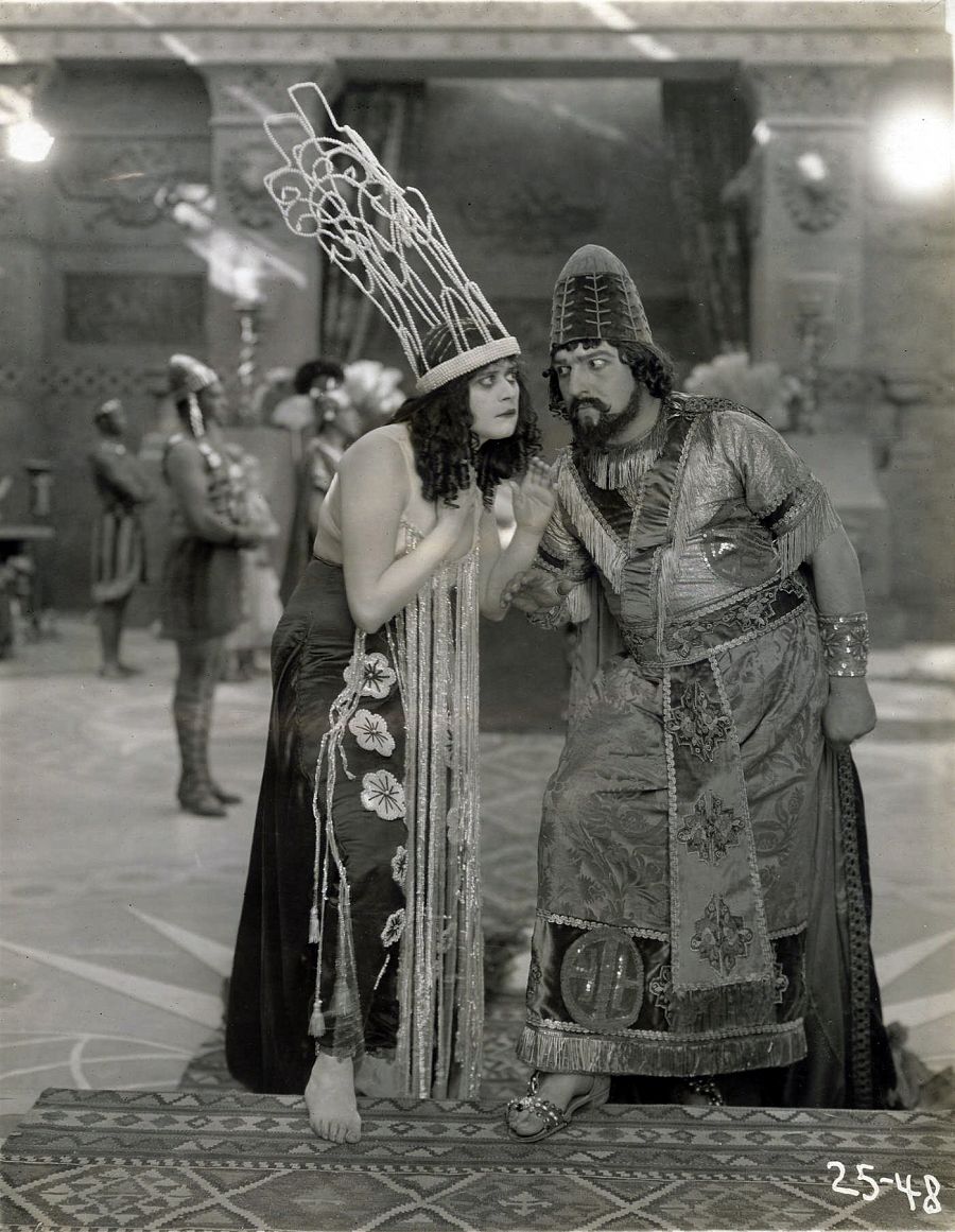 Fotograma de la película 'Salomé', película dirigida por J. Edward Gordons en 1918 y protagonizada por Theda Bara