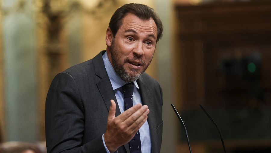 El diputado del PSOE Óscar Puente interviene en la primera sesión del debate de investidura del candidato popular Alberto Núñez Feijóo a la Presidencia del Gobierno