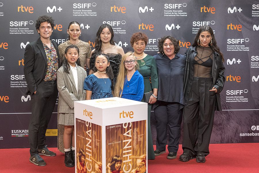 Equipo técnico y artístico de 'Chinas', película participada por RTVE, en el Festival de San Sebastián 2023