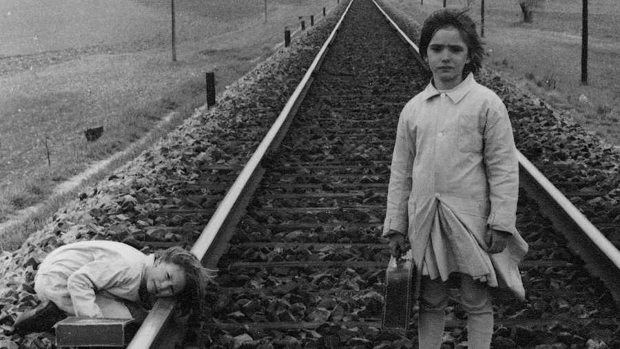 'El espíritu de la colmena': de las costuras de Frankenstein a la mirada de Ana Torrent