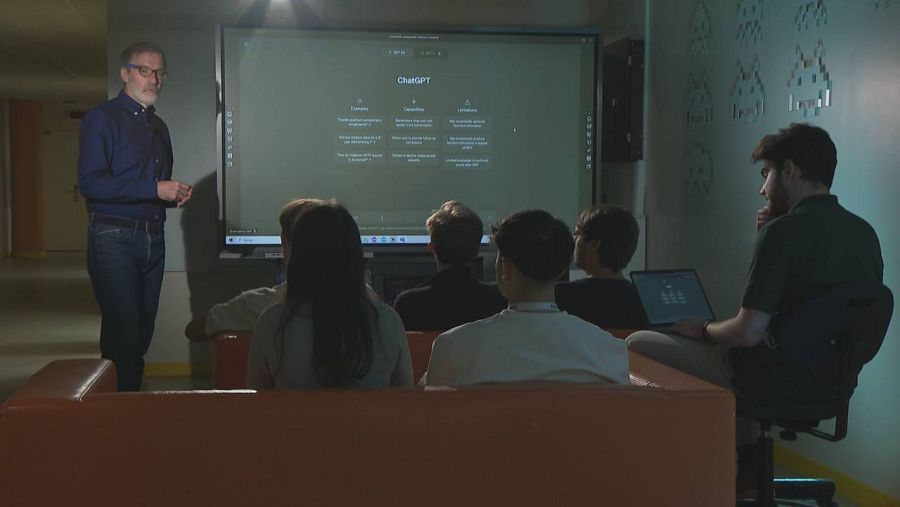 El Catedrático en Ciencias de la Computación, Senén Barro, insiste en la importancia de las nuevas tecnologías en la educación