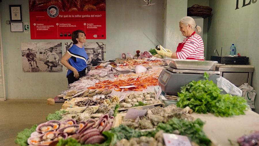 Sílvia Abril comprant gambes