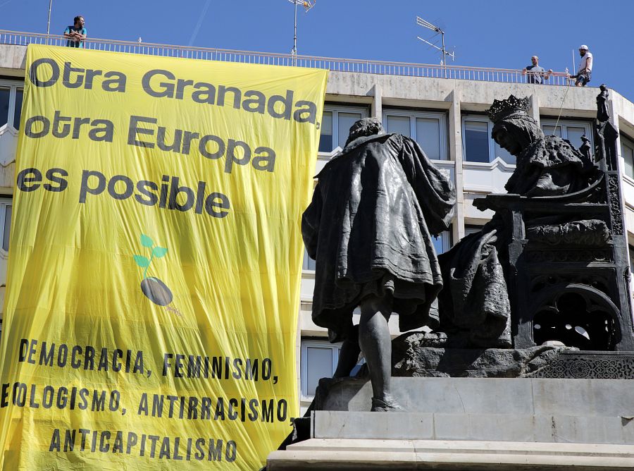 Pancarta desplegada en Granda contra la Cumbre Europea