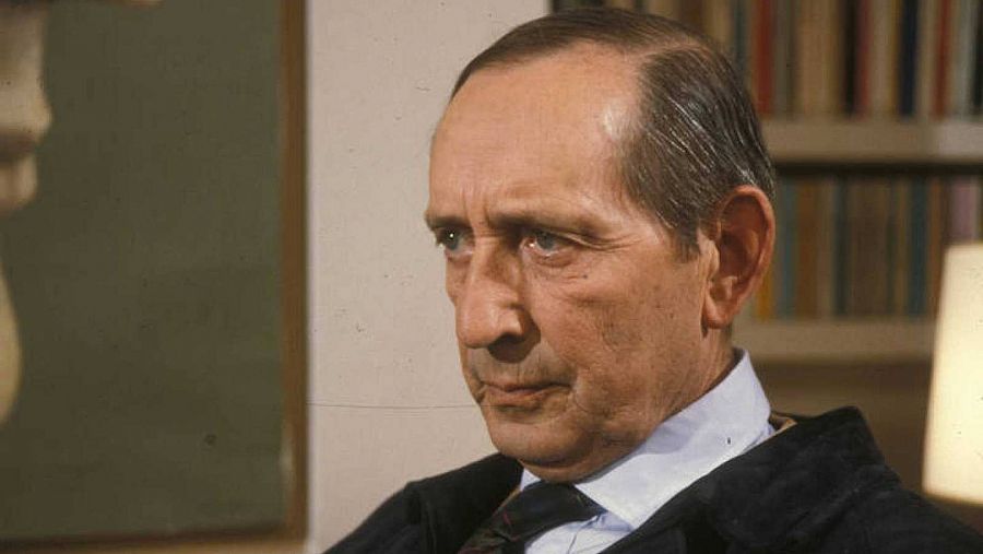Miguel Delibes es retratado en una imagen de archivo