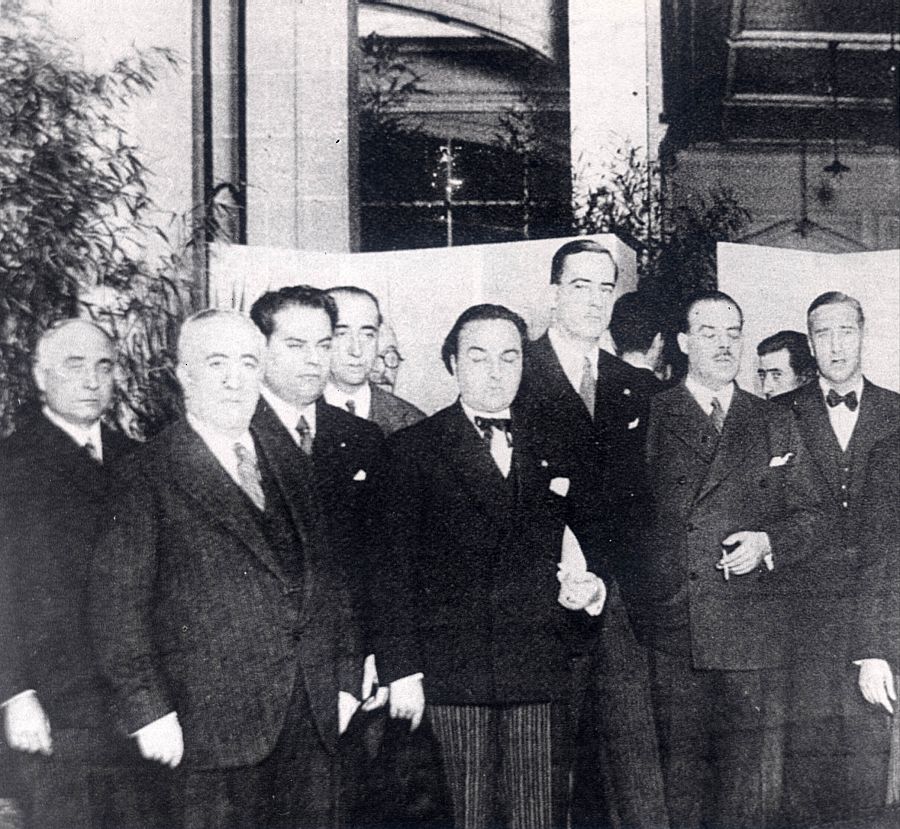 L'Estatut de 1932, que es coneix popularment com l'Estatut de Núria, va ser el primer redactat a Catalunya. Ventura Gassol, al davant d'una comissió, amb Josep Tarradellas darrere seu