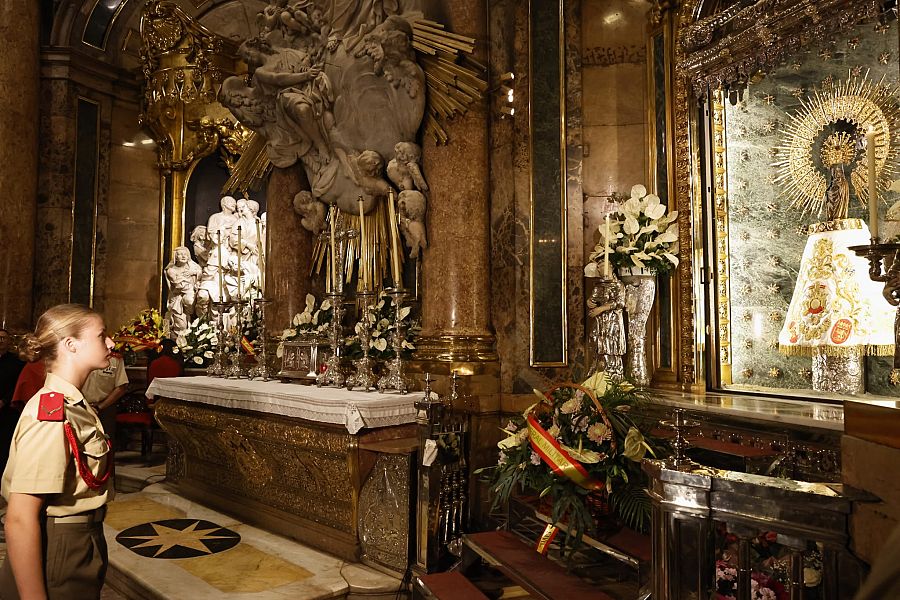 La princesa Leonor ha participado este viernes en la ofrenda floral a la Virgen del Pilar