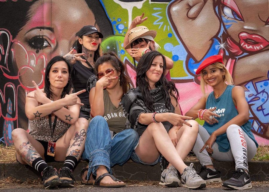 Fotografía histórica de Sax con su crew