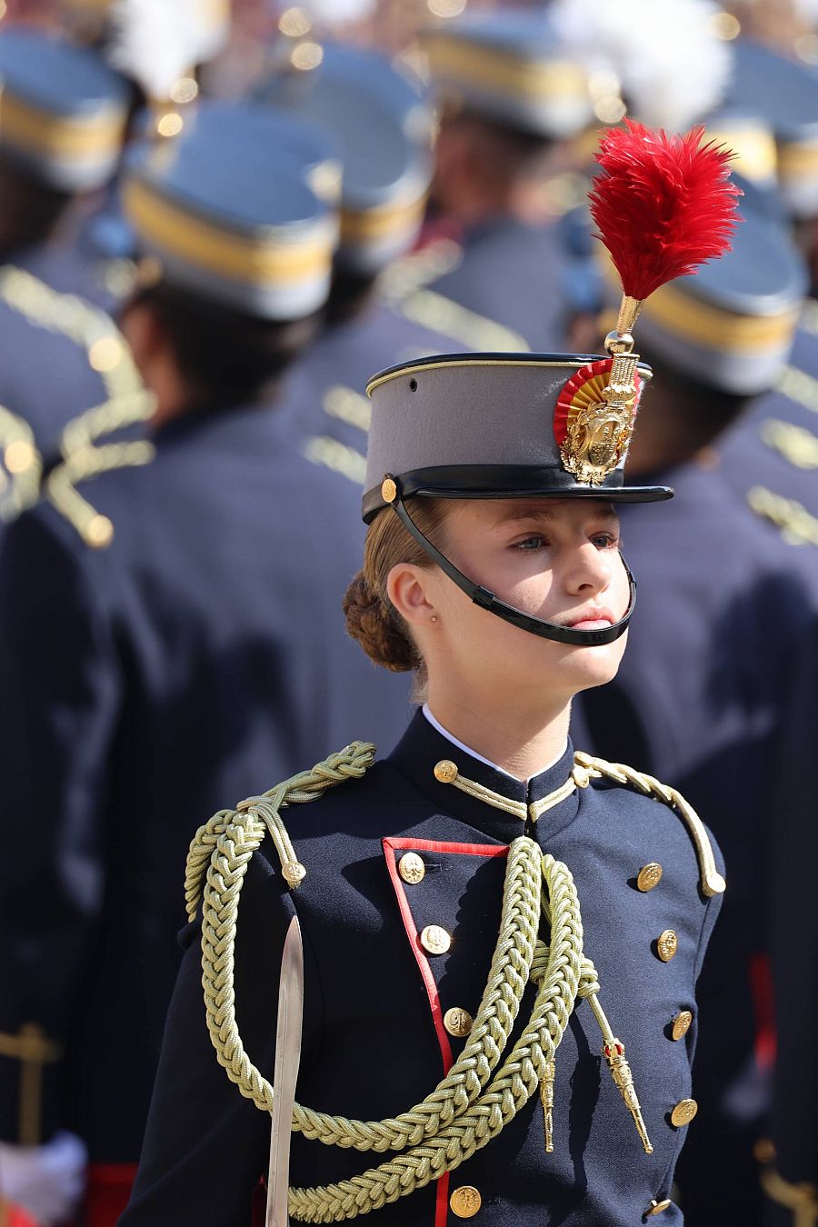 La princesa Leonor, vestida con uniforme de época, en su jura de bandera