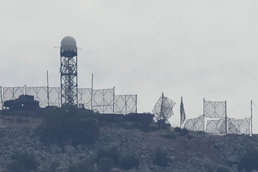 Valla dañada tras el ataque de Hezbolá en la aldea de Kfar Chouba, en el sureste del Líbano.