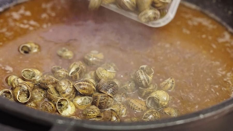 Cargols a una cassola de tros de Linyola a 'La Recepta Perduda' amb Sílvia Abril