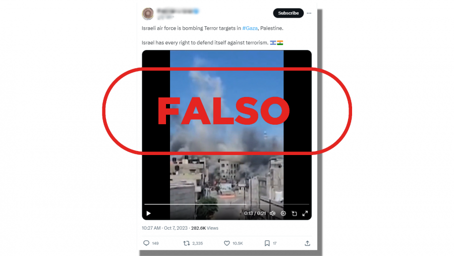 Mensaje de X que difunde un vídeo antiguo con la falsa idea de un ataque aéreo reciente sobre Gaza, con sello Falso en rojo de VerificaRTVE