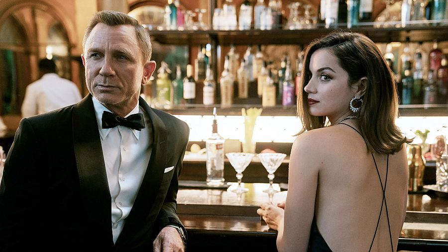 Daniel Craig y Ana de Armas en 'Sin tiempo para morir'