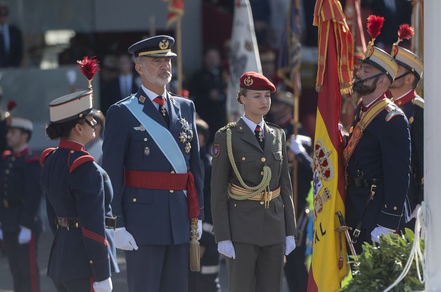 Los Reyes y la Princesa de Asturias presiden el desfile del 12 de octubre