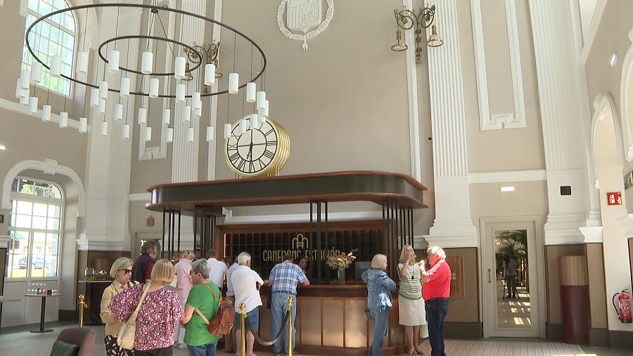 Vestíbulo del interior de la estación