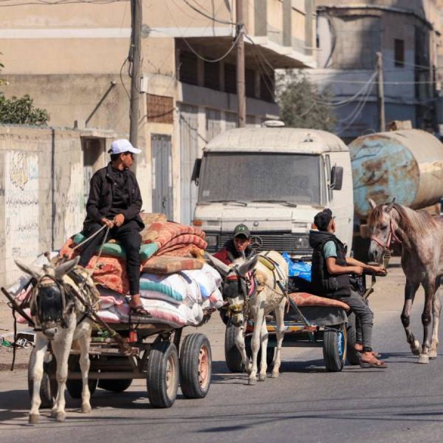 Los gazatíes salen de la capital después de que Israel pida la evacuación de 1,1 millones de personas.