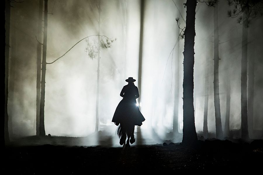 Imagen promocional de la serie 'Zorro', con Miguel Bernardeau