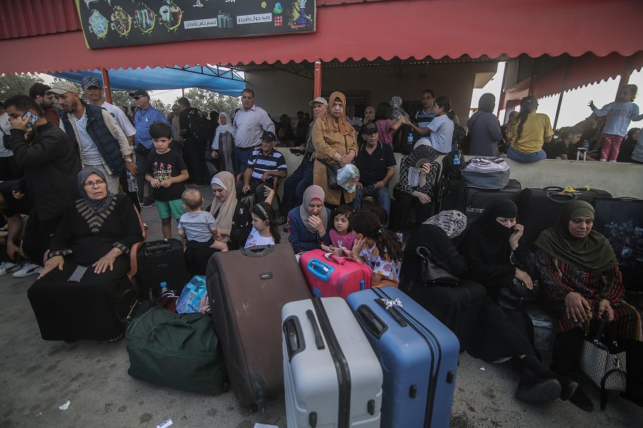 Palestinos en la frontera con Egipto