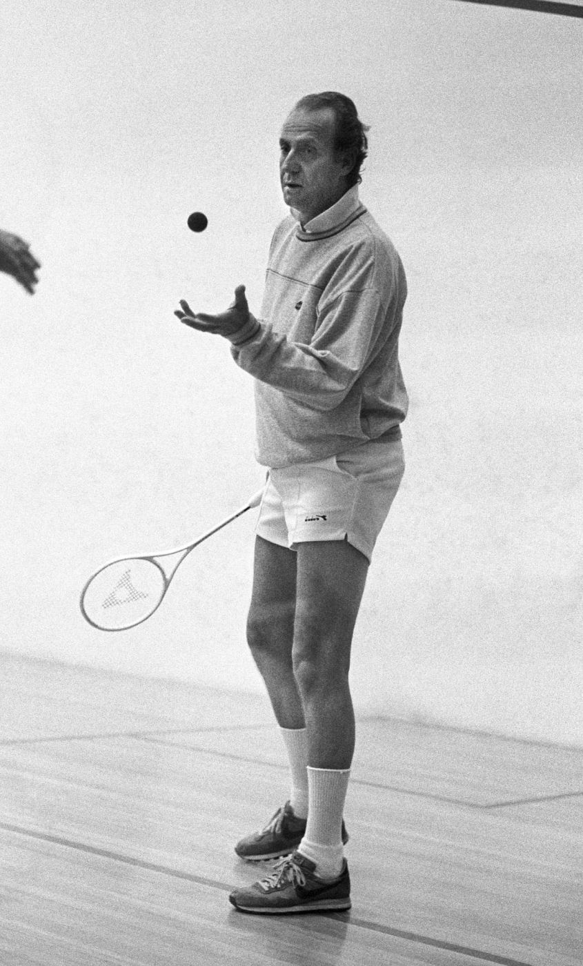 El rey emérito, Juan Carlos I, durante un partido de squash en 1988