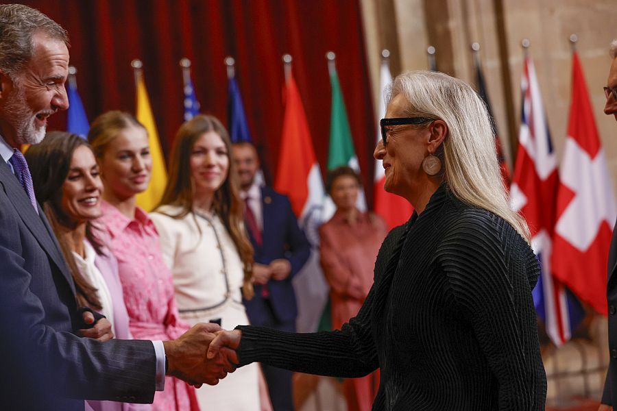 La familia real recibe a la galardonada con el premio Príncesa de Asturias de las Artes, Meryl Streep