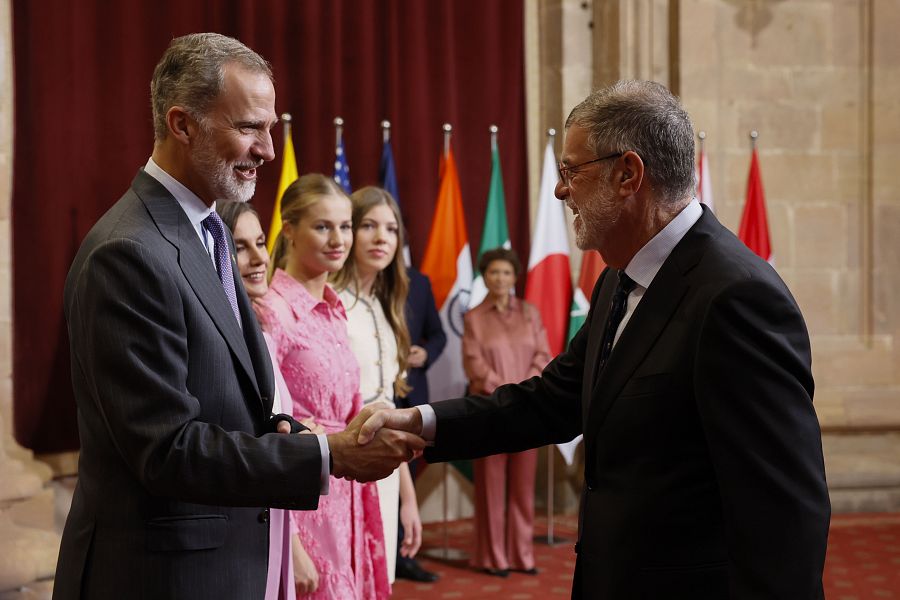 La familia real recibe a Everett Peter Greenberg, uno de los galardonados con el Premio Príncesa de Asturias de Investigación Científica y Técnica 2023